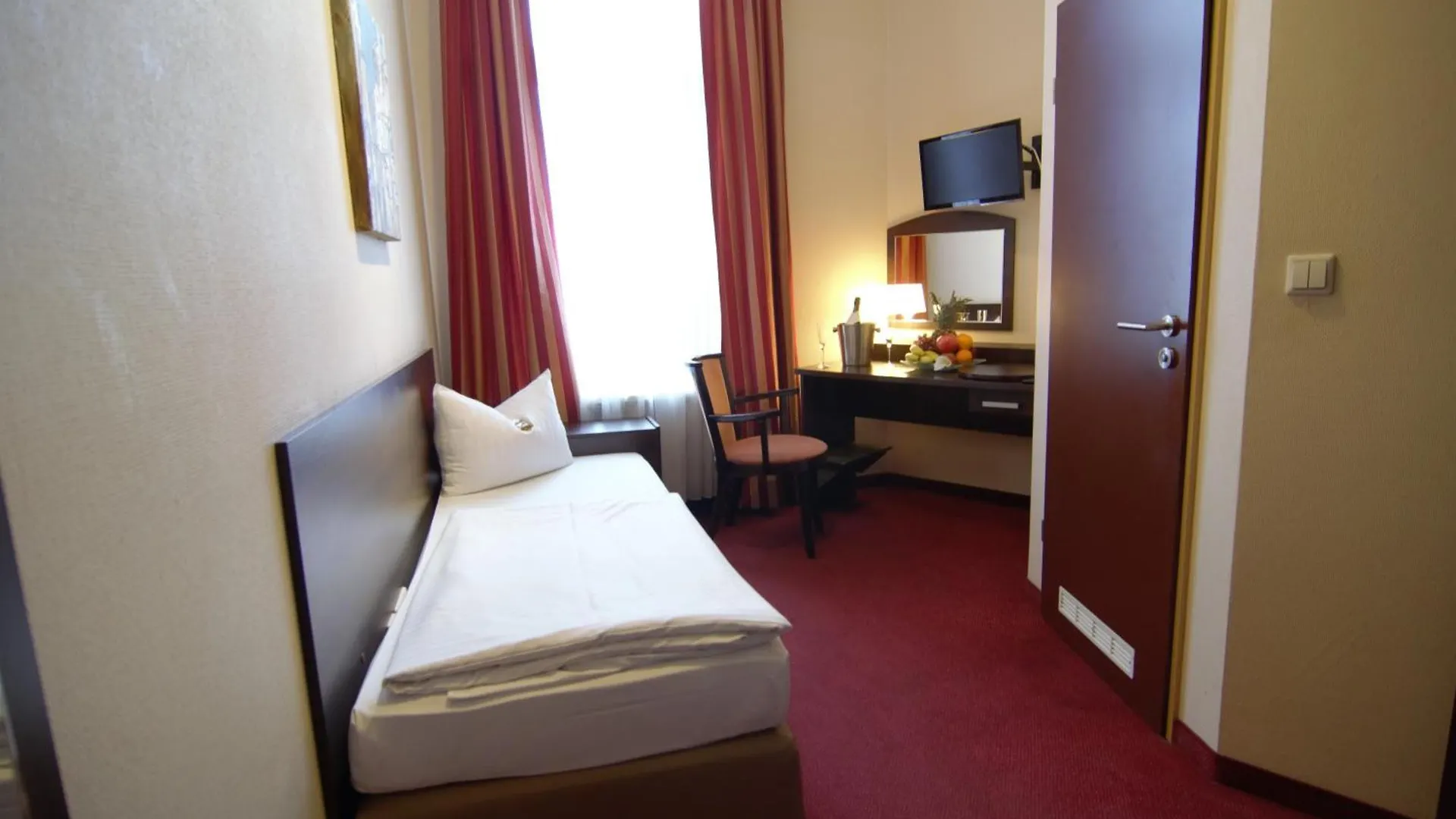 ***  Hotel Polo Am Zob Hamburg Germany